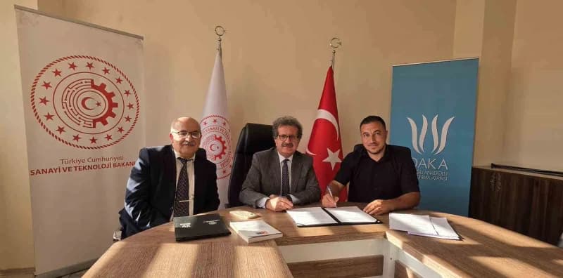 Bitlis’te DAKA destekli projeler için düzenlenen imza töreninden bir kare