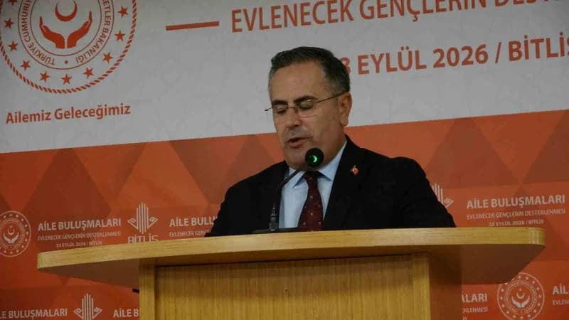 Aile ve Sosyal Hizmetler Müdürü Vefa Akdoğan ise evliliğin iki insanın hayatını birleştirmesinden öte birlikte yuva kurm