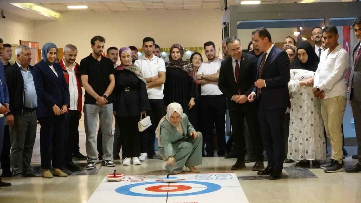 Bitlis’te, Aile ve Sosyal Hizmetler İl Müdürlüğü tarafından yürütülen "Evlenecek Gençlerin Desteklenmesi Projesi" kapsam