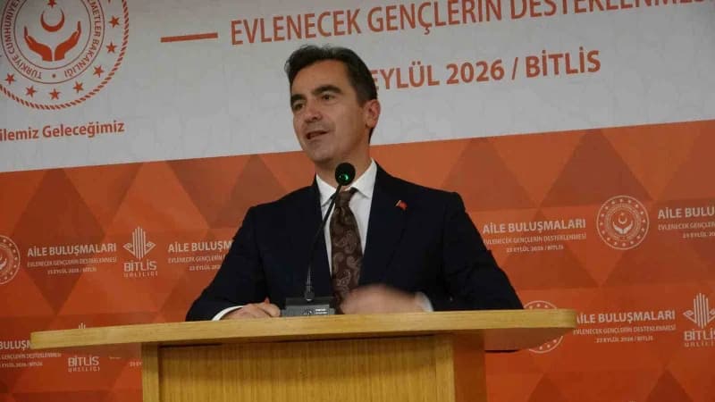Bitlis Valisi Ahmet Karakaya konuşmasında, “Birbirinizi anlamak, dinlemek, saygı göstermek ve her şartta birbirinizin ya