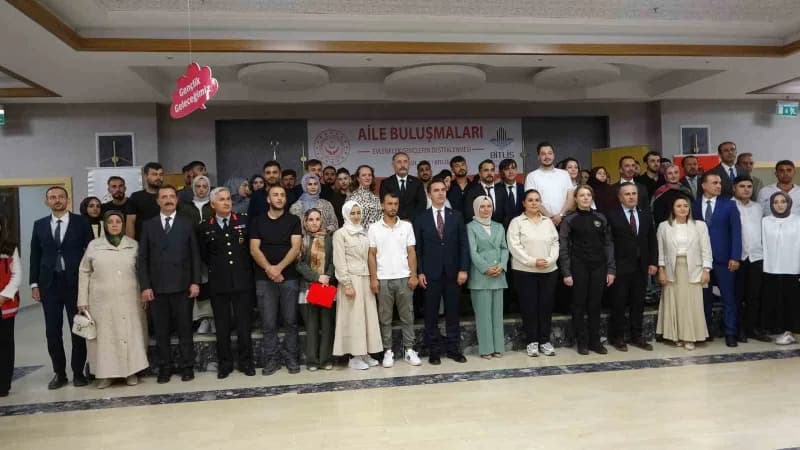 Bitlis’te, Aile ve Sosyal Hizmetler İl Müdürlüğü tarafından yürütülen "Evlenecek Gençlerin Desteklenmesi Projesi" kapsam