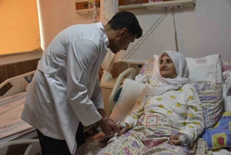 Naciye Kandaş, yaklaşık 7,5 saat süren kapalı yöntem ameliyatla sağlığına kavuştu.