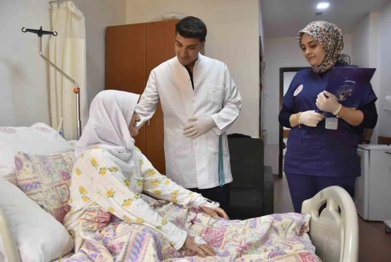 Naciye Kandaş, yaklaşık 7,5 saat süren kapalı yöntem ameliyatla sağlığına kavuştu.