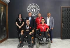 Kayserili boccia sporcuları, Kayseri Gençlik ve Spor İl Müdürü Ali İhsan Kabakcı’yı ziyaret ederken