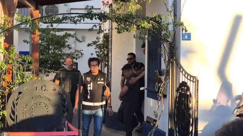 Muğla'nın Bodrum ilçesinde düzenlenen operasyonda, Bodrum Bölge Liman Başkanı rüşvet iddiasıyla gözaltına alındı.
