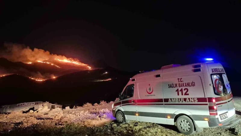 Muğla'nın Bodrum ilçesinde geniş bir alanda etkili olan yangın, ekiplerin yoğun çabası sonucu kontrol altına alındı.