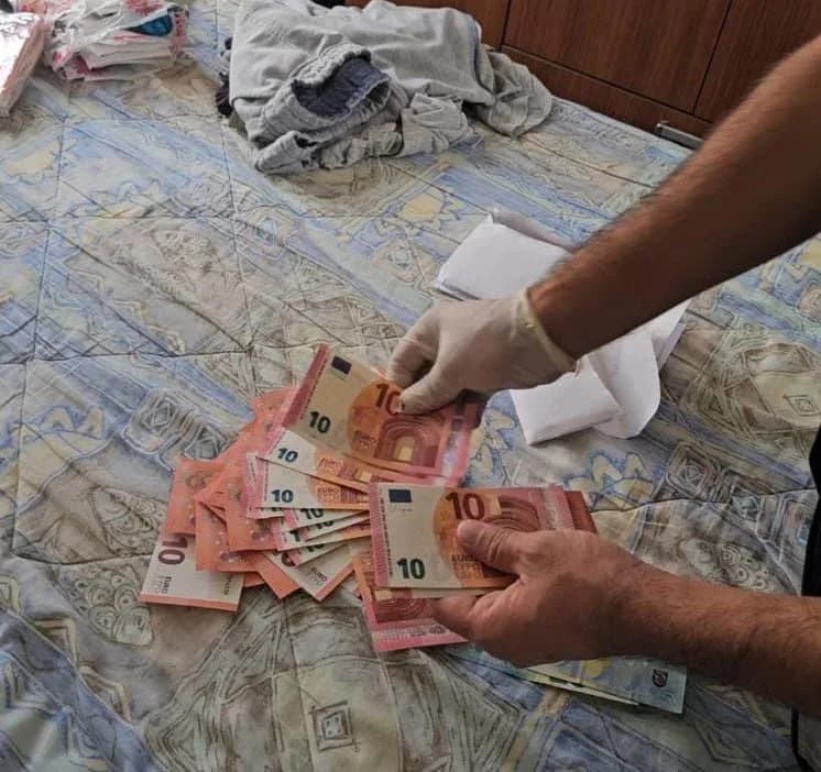 Muğla'nın Bodrum ilçesinde bir Rus iş adamına ait lüks yatın giriş işlemleri üzerinden rüşvet istendiği iddiasıyla düzen