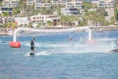 Bodrum Gündoğan Halk Plajı açıklarında su jeti ve motosurf yarışları sırasında yarışan sporcular