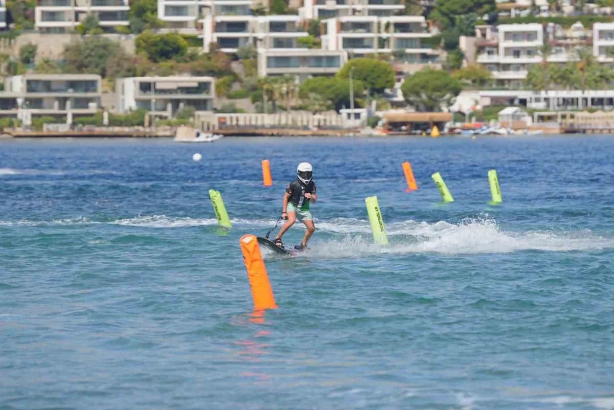 Bodrum’da deniz üzerinde hız ve adrenalin yarışı