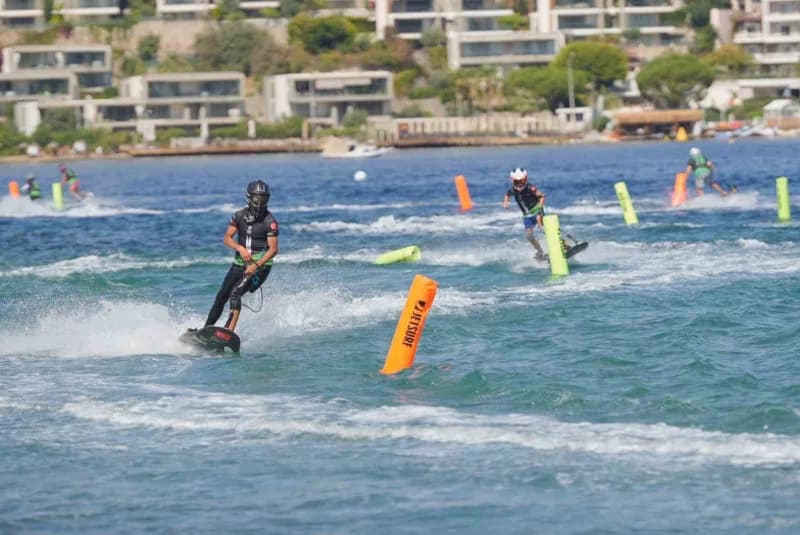 Bodrum’da deniz üzerinde hız ve adrenalin yarışı