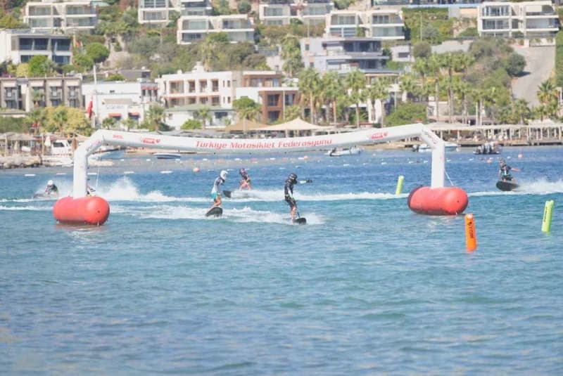 Bodrum’da deniz üzerinde hız ve adrenalin yarışı