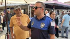 Bolu semt pazarında zabıta ekipleri fiyat etiketi denetimi yapıyor