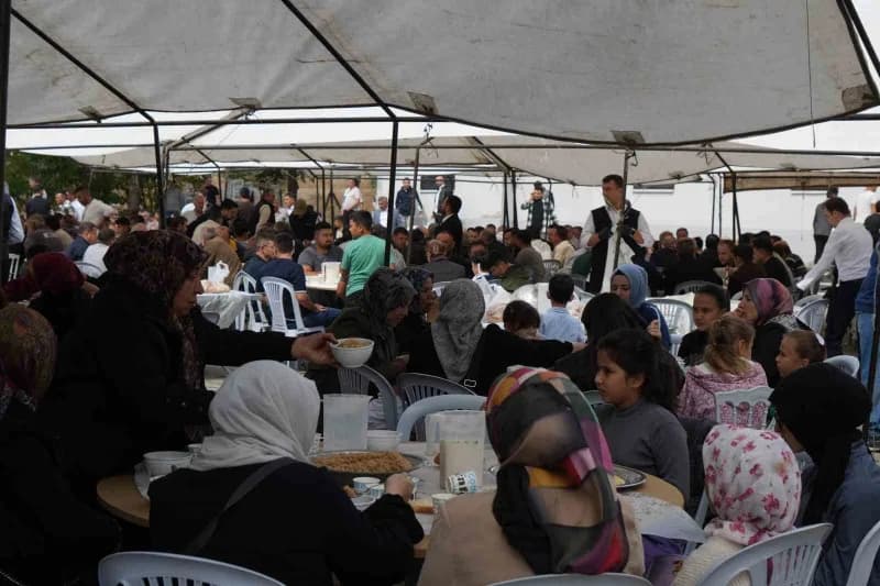 Bolu'da düzenlenen büyük Çorumlular buluşmasında yaklaşık 10 bin kişi bir araya geldi. Hazırlıkları 35 gün önceden başla