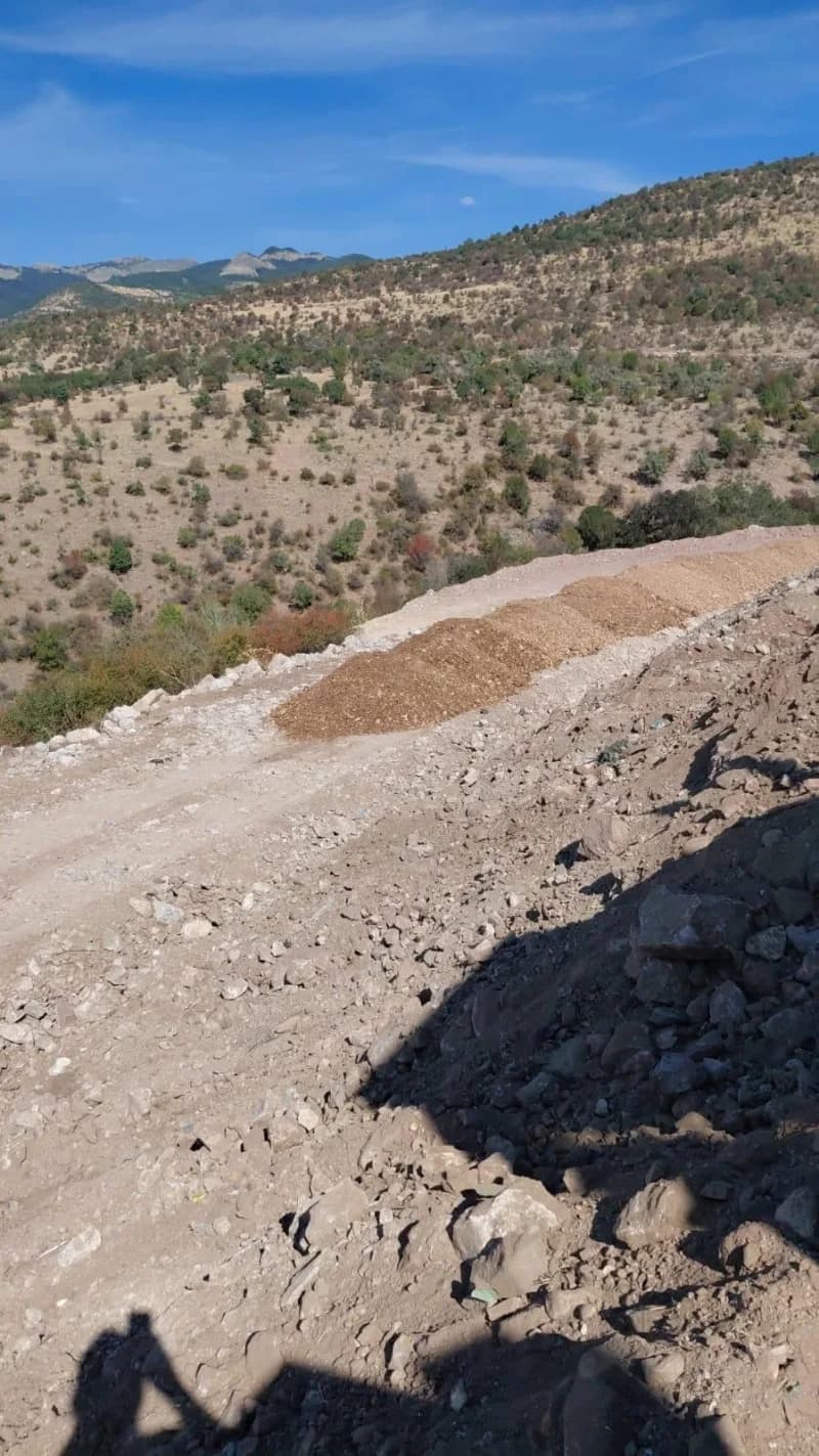 Bolu’nun Kıbrıscık ilçesinde heyelan ve kaya düşmesi riski taşıyan yola alternatif 3,3 kilometrelik yeni güzergâh oluştu