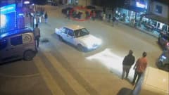 Bolu Mengen’de 64 yaşındaki esnafın araçtan indirilip darbedildiği anların güvenlik kamerası görüntüsü