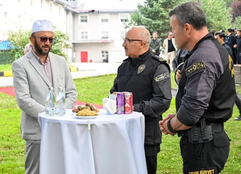 Bolu İl Emniyet Müdürlüğü bünyesinde kullanılmak üzere temin edilen yeni hizmet araçları, düzenlenen törenle hizmete alı