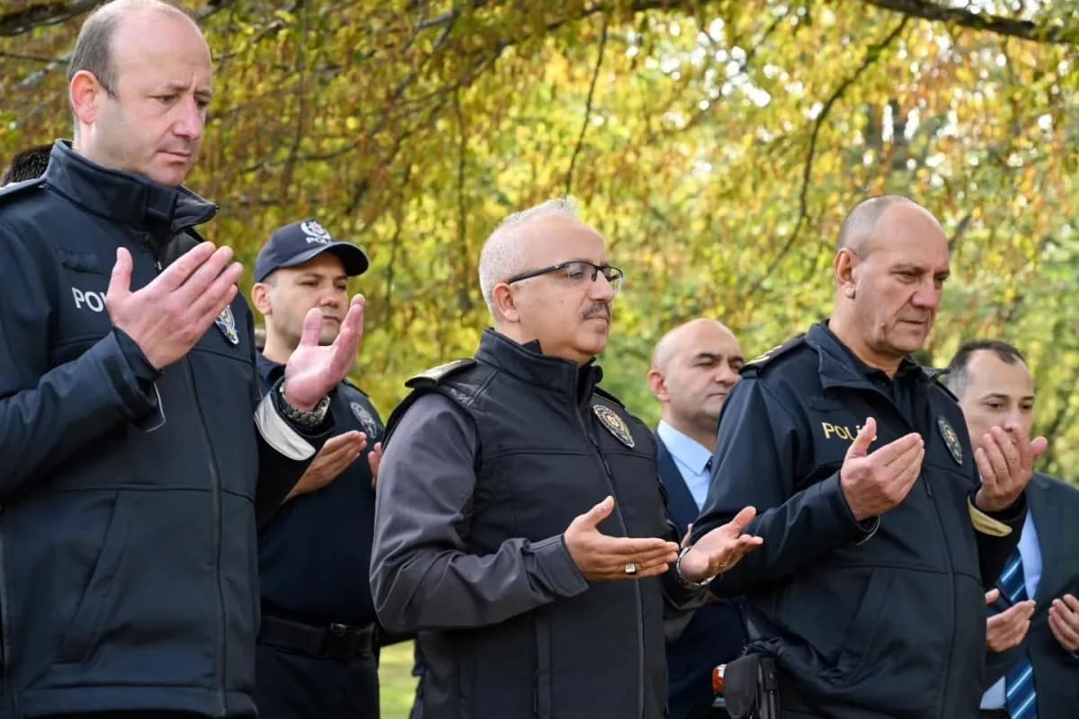 Bolu İl Emniyet Müdürlüğü yeni hizmet araçları dualarla hizmete alındı
