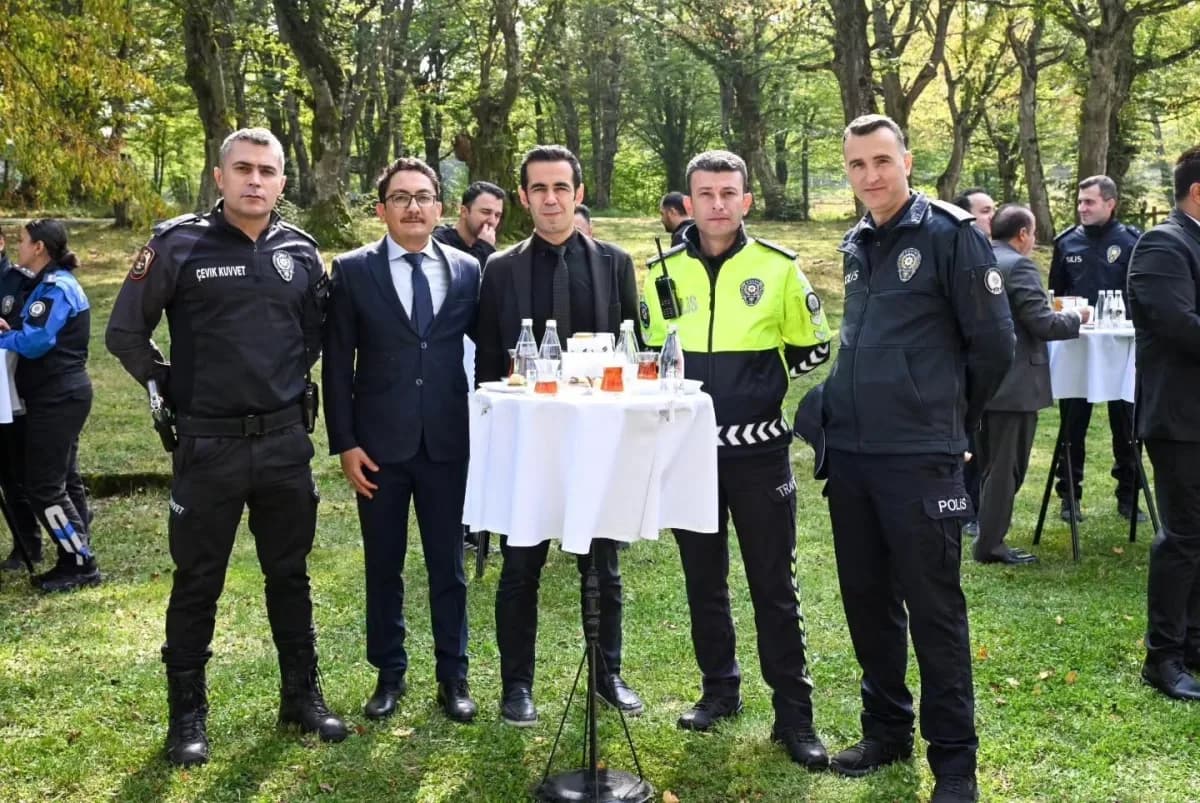 Bolu İl Emniyet Müdürlüğü bünyesinde kullanılmak üzere temin edilen yeni hizmet araçları, düzenlenen törenle hizmete alı