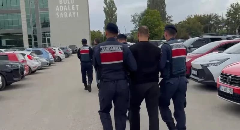 Bolu’da kendi imal ettikleri sahte altınları kuyumculara satmaya çalışan 3 şüpheli, Jandarma ekiplerinin operasyonuyla s