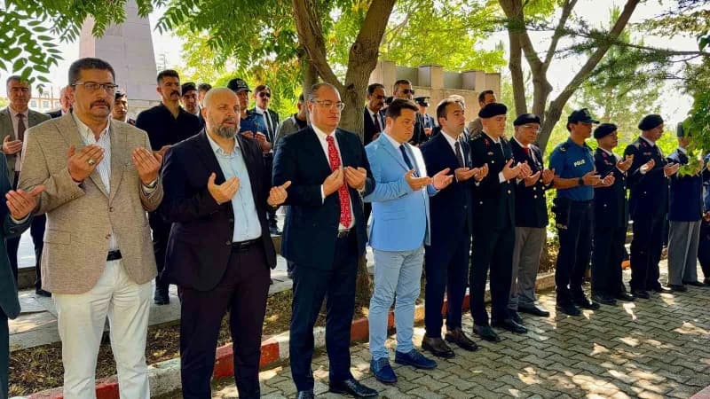 Afyonkarahisar’ın Bolvadin ilçesinde, 19 Eylül Gaziler Günü dolayısıyla tören ve anma programı düzenlendi.