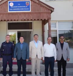 Afyonkarahisar Bolvadin’de kamu kurumları işbirliği toplantısına katılan protokol üyeleri bir arada