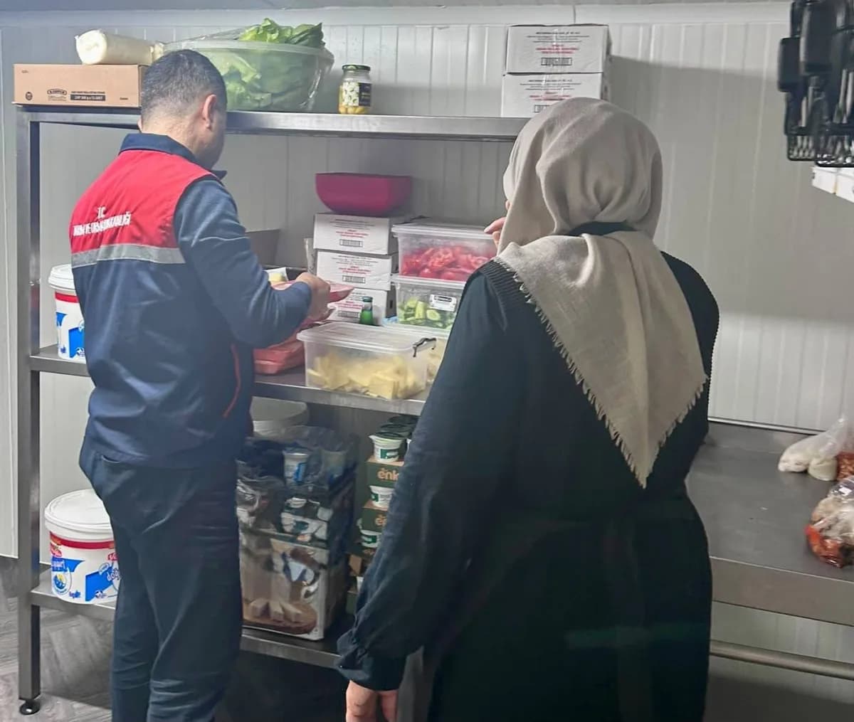 Bolvadin ilçesinde okul kantinlerinde yapılan hijyen ve gıda güvenliği denetimi