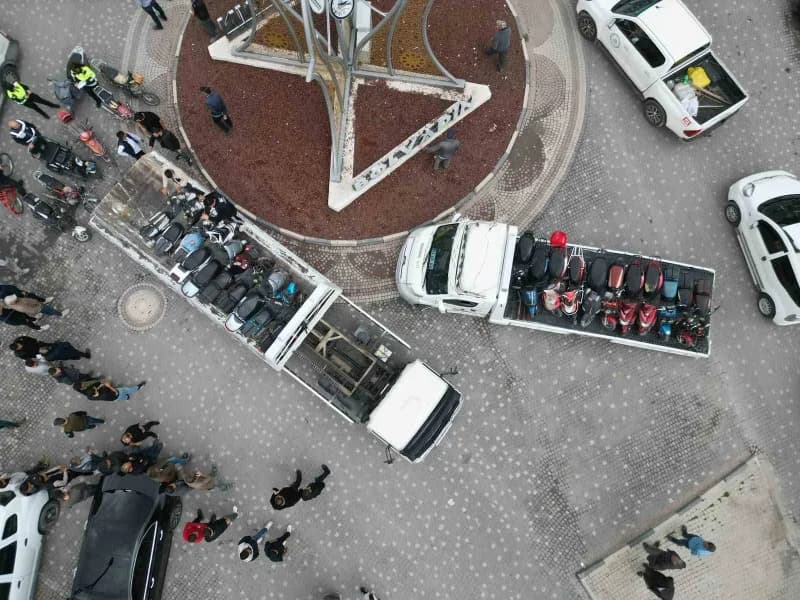 Afyonkarahisar’ın Bolvadin ilçesinde polis tarafından ‘önce Güvenlik’ anlayışı ile başlatılan trafik denetimleri devam e