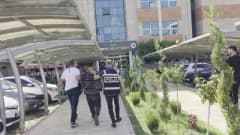 Hatay Payas'ta boşanma aşamasındaki eşini pompalı tüfekle öldüren zanlının adliyeye sevk edilme anı