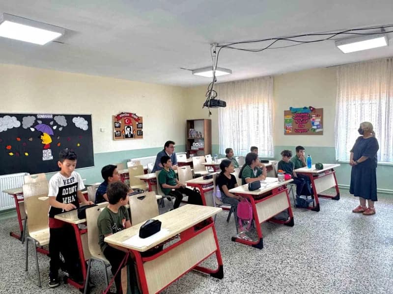 Bozdoğan Kaymakamı Hüseyin Şamil Sözen, ilçede eğitim veren Örencik İlkokulu, Kemer HES İlkokulu ve Ortaokulu ile Kızılc