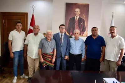 Bozdoğan Kaymakamı Hüseyin Şamil Sözen, Yılın Ahisi seçilen esnafları makamında kabul ederken