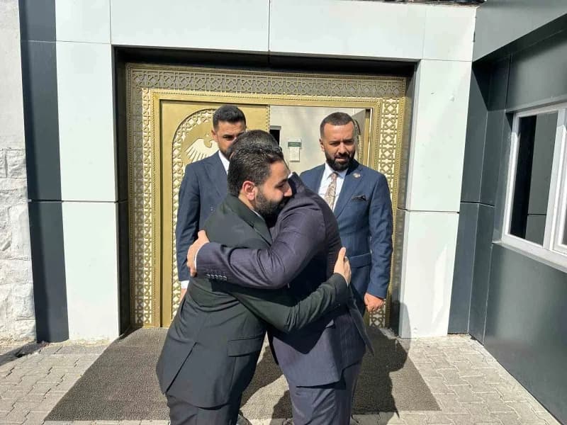 AK Parti Gaziantep Milletvekili Bünyamin Bozgeyik, Suriye Gaziantep Başkonsolosu Ali Mustafa Bey ile bir araya geldi.