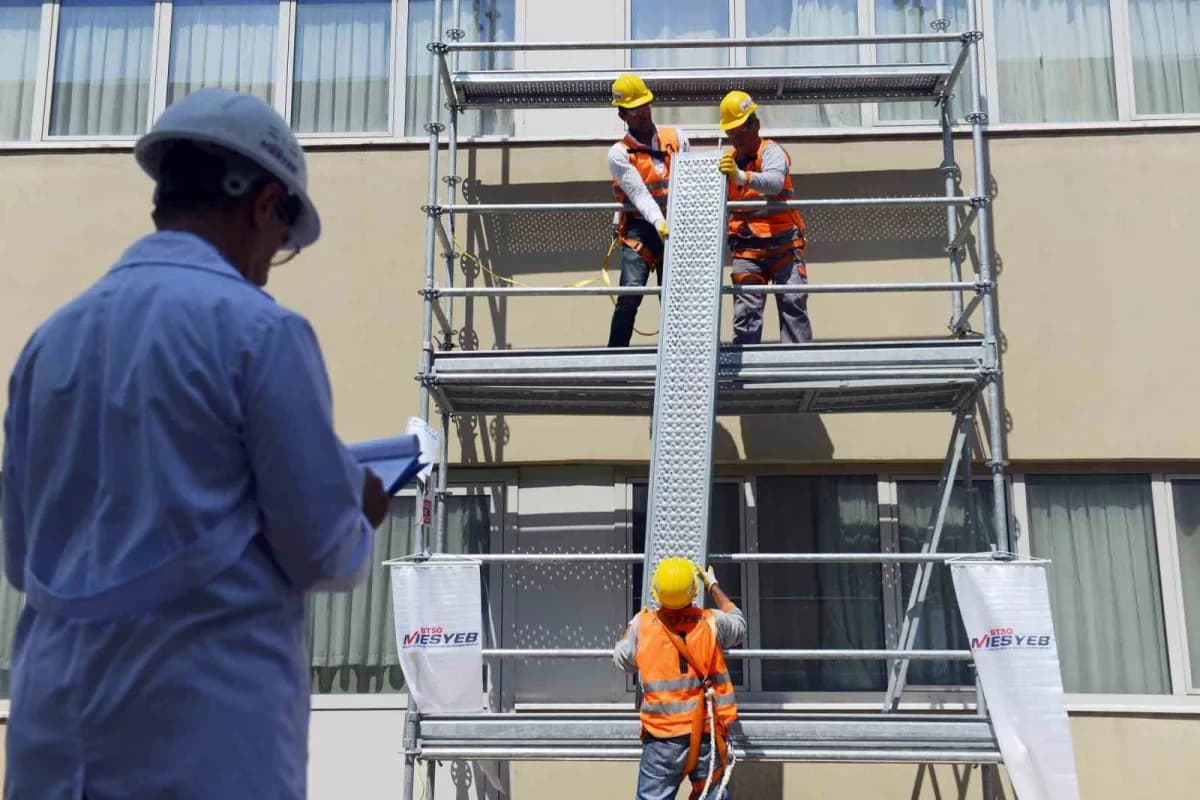 BTSO MESYEB çalışanlarına mesleki yeterlilik belgesi verilmesi töreninden bir kare