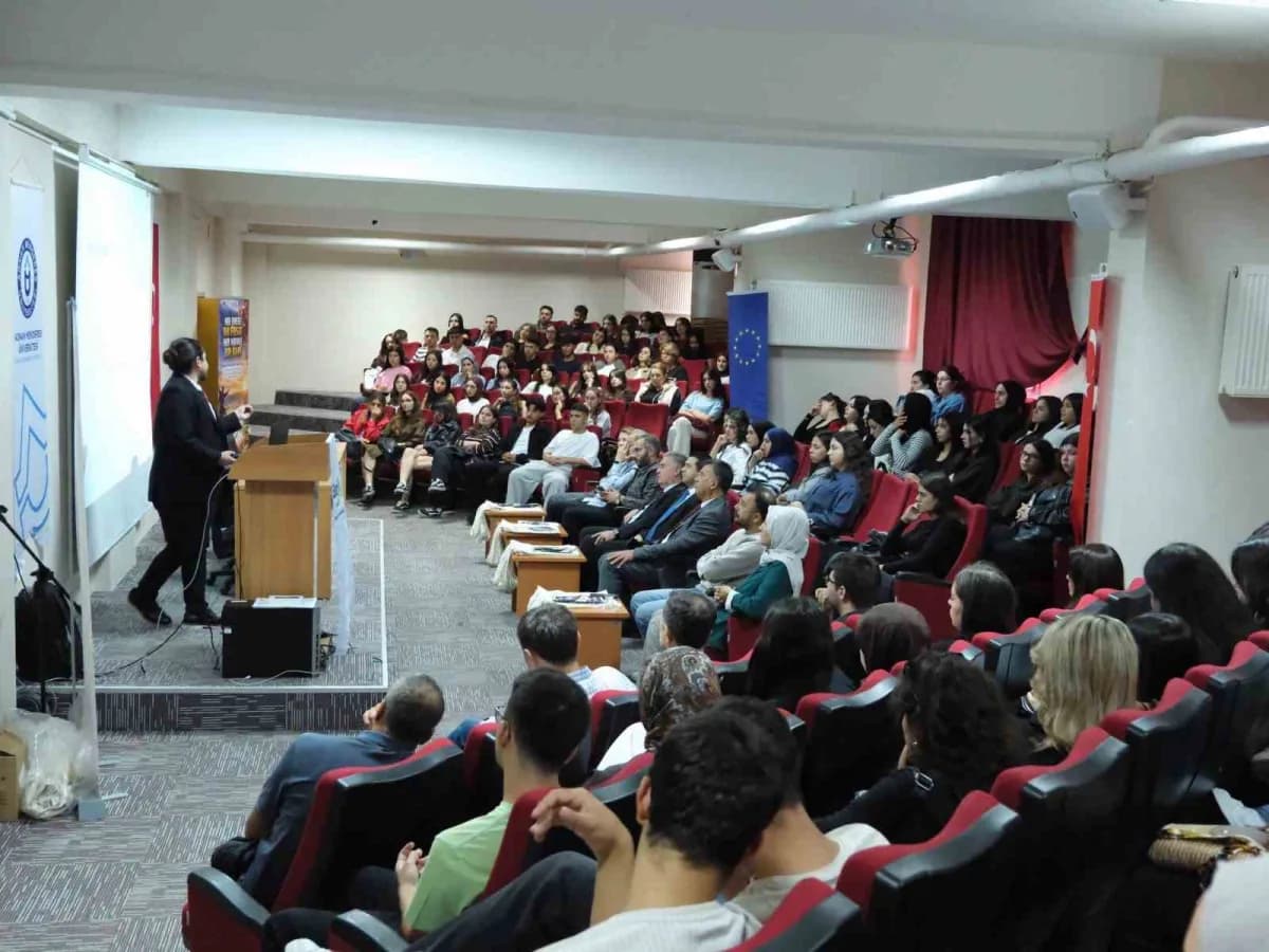 Aydın’ın Buharkent ilçesinde gençlere yönelik Erasmus+, ESC Gençlik Projeleri Yazma, Dernekleşme ve Kooperatifleşme Mevz