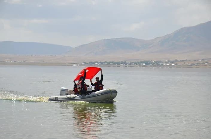 Muş’un Bulanık ilçesinde bu yıl ilk kez düzenlenen "Su Sporları ve Plaj Oyunları Şenliği" renkli görüntülere sahne oldu.