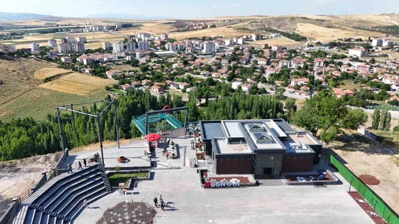 Kayseri'nin Bünyan ilçesinde bulunan İkinci Cam Teras yoğun ilgi görüyor.