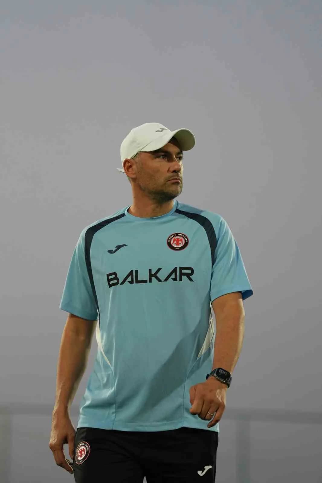 Çorum FK Teknik Direktörü Burak Yılmaz, kırmızı-siyahlı takımın başında ilk antrenmanına çıktı.