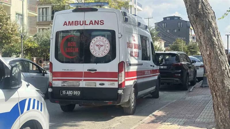 Burdur’da bir apartman dairesinde boya yaptığı sırada fenalaşan 55 yaşındaki adam, hayatını kaybetti.