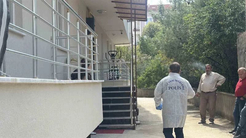 Burdur Emek Mahallesi Yahya Kemal Caddesi’nde boya yaparken fenalaşan usta Mehmet Mutlu’nun hayatını kaybettiği olay yer