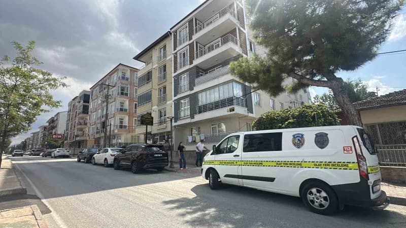 Burdur’da bir apartman dairesinde boya yaptığı sırada fenalaşan 55 yaşındaki adam, hayatını kaybetti.