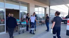 Burdur Devlet Hastanesi önünde duruşmaya katılan sanıklar ve mağdurlar