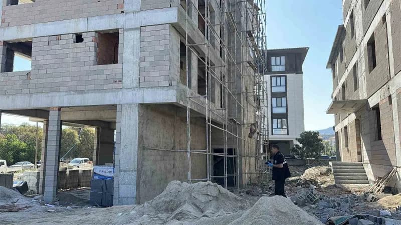 Burdur’da bir inşaatta çatı ustası olarak çalışan adam, inşaatta geçirdiği kalp krizi sonucu hayatını kaybetti.