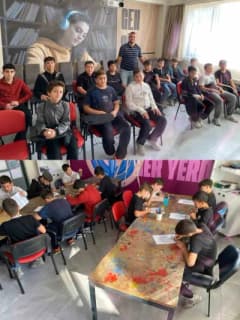 Burhaniye Gençlik Merkezi’nde hafızlık öğrencilerinin katıldığı sanatsal etkinlikten bir kare