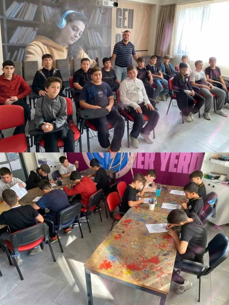 Burhaniye Gençlik Merkezi’nde hafızlık öğrencilerinin katıldığı sanatsal etkinlikten bir kare