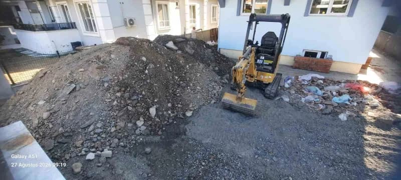Burhaniye’de Kur’an Kursu bahçesinde yapılan çevre düzenlemesi çalışmaları