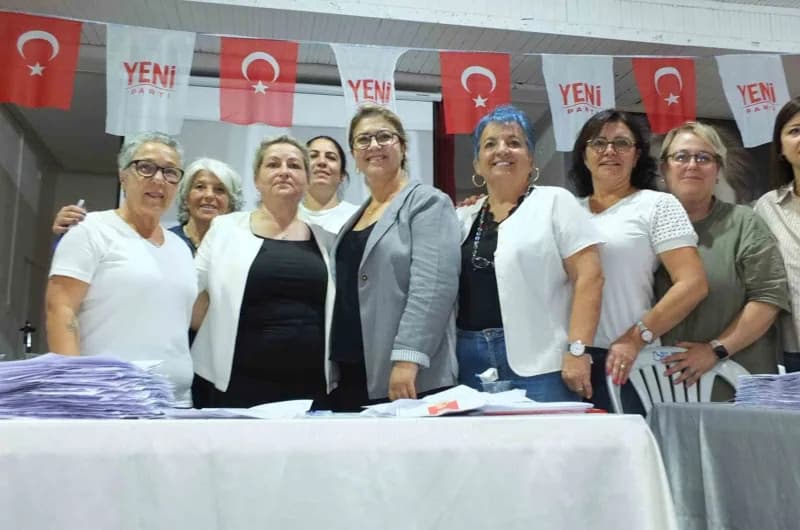Burhaniye Yeni Parti İlçe kongresi Reha Yurdakul Kültür Merkezi'nde yapıldı