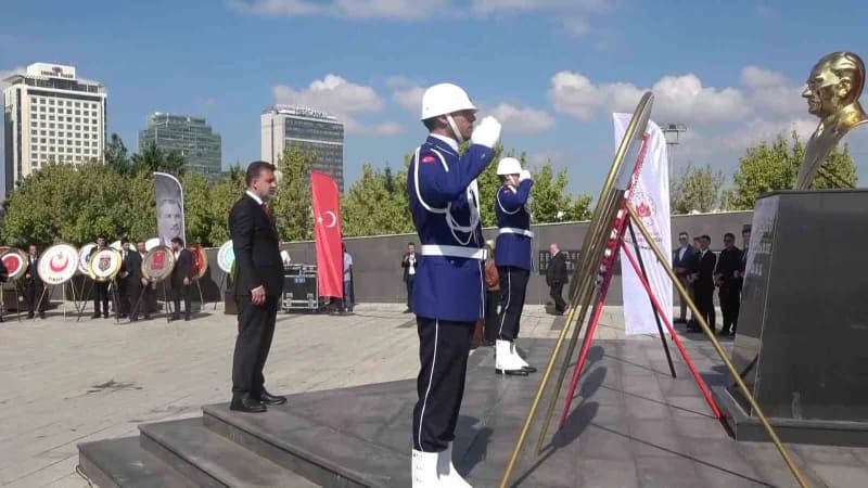 Bursa’da 19 Eylül Gaziler Günü dolayısıyla düzenlenen törende, şehitler rahmet ve minnetle anılırken, gazilerin vatan iç