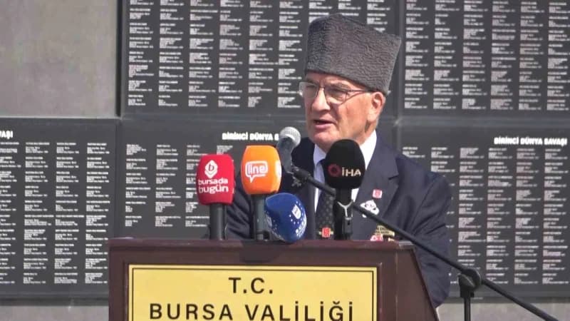 Bursa’da 19 Eylül Gaziler Günü dolayısıyla düzenlenen törende, şehitler rahmet ve minnetle anılırken, gazilerin vatan iç