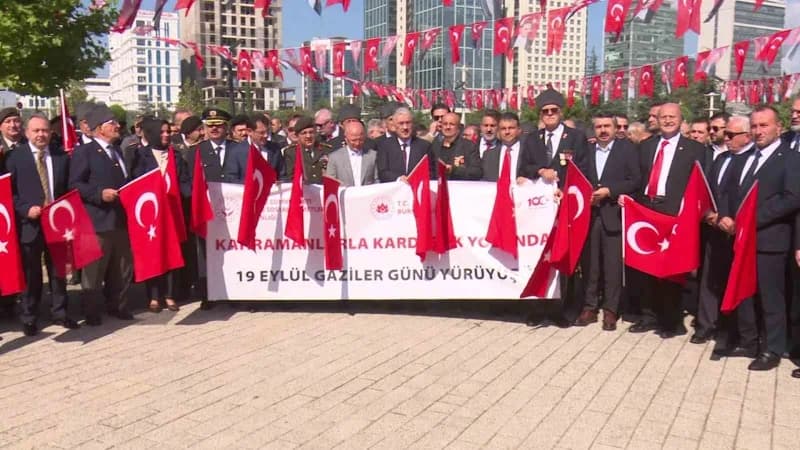 Bursa’da 19 Eylül Gaziler Günü dolayısıyla düzenlenen törende, şehitler rahmet ve minnetle anılırken, gazilerin vatan iç