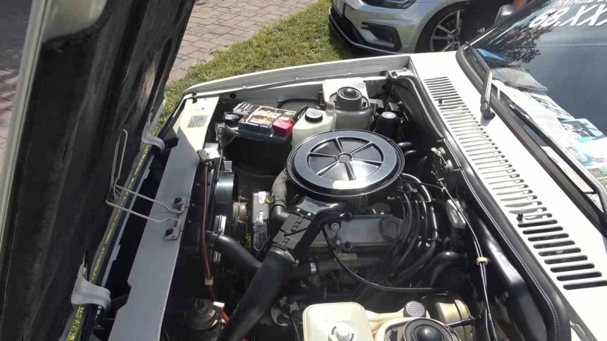 Bursa otomobil fuarında sergilenen 1994 model Tofaş Doğan otomobilin korunmuş hali