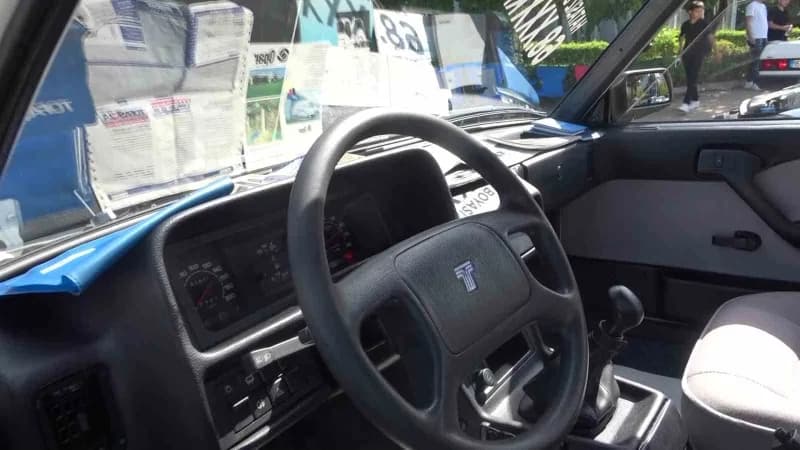 Bursa’da düzenlenen otomobil fuarında sergilenen 1994 model Tofaş Doğan marka otomobil, düşük kilometresi ve korunmuş gö